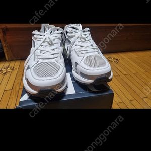 ZARA 펀칭솔 스니커즈 새상품 270 팔아요
