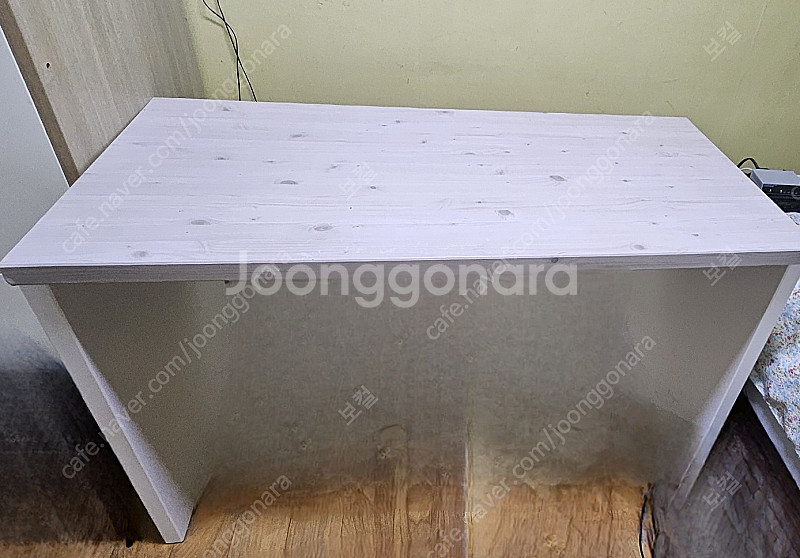 깨끗하게 사용하였던 조립식 컴퓨터 책상 가구입니다.--0
