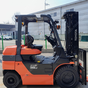 도요타 중고 전동지게차 3.5톤 3단 4500MM 자동발편개식장착 2020년식 타이어모두신품 [신차수준]