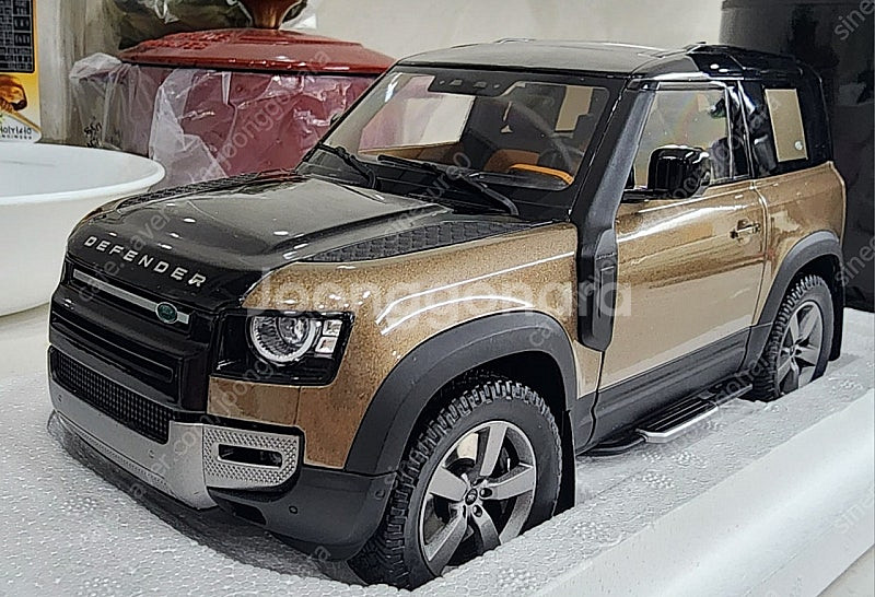 1:18 다이캐스트 Almostreal Defender--0