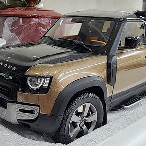 1:18 다이캐스트 Almostreal Defender