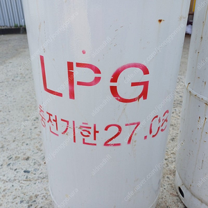 LPG가스통 2개(미사용1,빈용기1) 판매합니다.