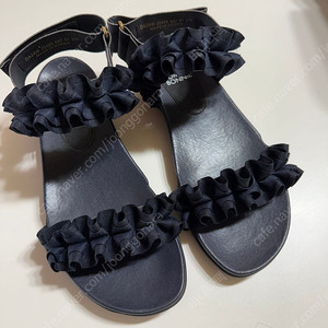 슈콤마보니 샌들