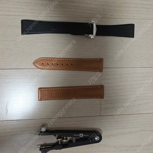 오메가 문워치 정품 러버 스트랩, 가죽 스트랩 및 호로픽스 플라이어 판매합니다.