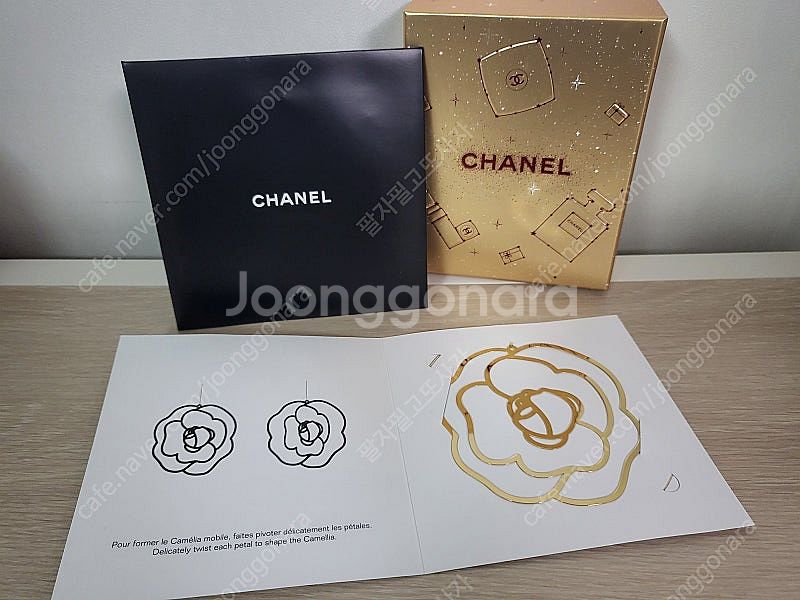 정품) 샤넬 까멜리아 대형 참 (코스메틱)--0