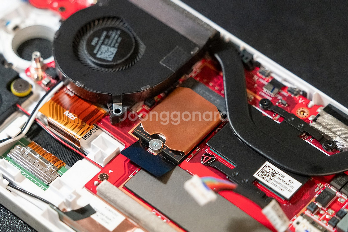 [안전/상세사진71장] ROG Ally Z1e 2TB ...--4