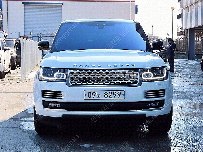 랜드로버 중고 레인지로버 랜드로버 레인지로버 중고 흰색 2017년식 84,082km 5.0 SC AB LWB 양심중...--0