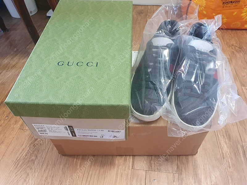 구찌 에이스슈프림스니커즈 295(실사이즈285) 미개봉새제품 팝니다.--0