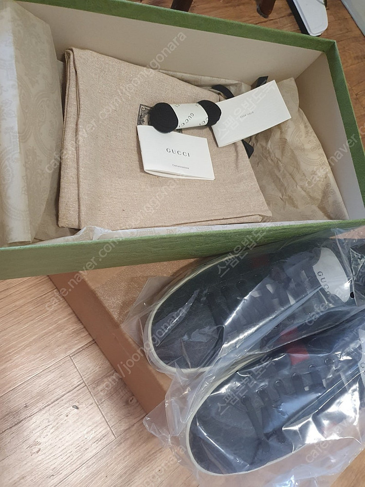 구찌 에이스슈프림스니커즈 295(실사이즈285) 미개봉새제품 팝니다.--2