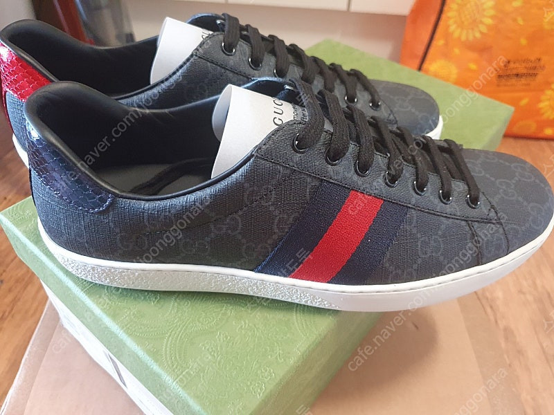 구찌 에이스슈프림스니커즈 295(실사이즈285) 미개봉새제품 팝니다.--4