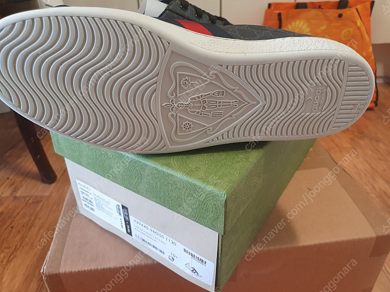 구찌 에이스슈프림스니커즈 295(실사이즈285) 미개봉새제품 팝니다.--6