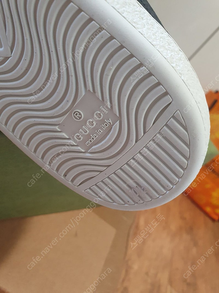 구찌 에이스슈프림스니커즈 295(실사이즈285) 미개봉새제품 팝니다.--7