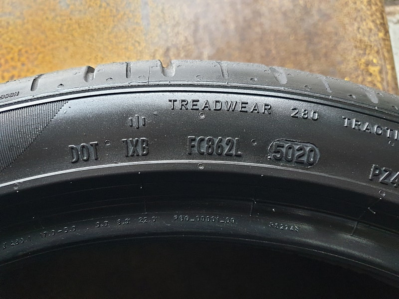 임판급 중고타이어 2354019 피렐리타이어 피제로PZ4 235/40R19 96Y 한대분 세트 이미지