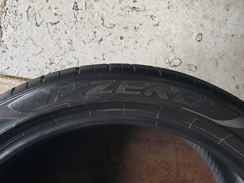 임판급 중고타이어 2354019 피렐리타이어 피제로PZ4 235/40R19 96Y 한대분 세트 이미지