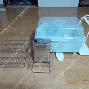 식기건조대 칼집도마등 여러가지 있습니다 집.자취생등 필요하신 분들은 편하게 보세요 전체세트 15000원 직거래 가능해요