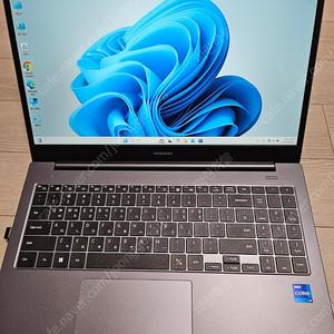 삼성 노트북 Plus2 NT551XDA-KD78G모델 판매합니다. 거의 새거.