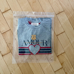 코스모폴리탄줄라이 예지스 티셔츠 라무르 l’amour