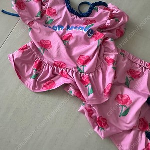 베베베베 장미 래쉬가드 라지 택포35000원