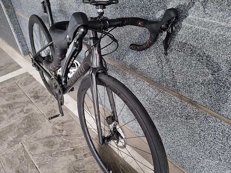 2022 스페셜라이즈드 타막스포츠 49사이즈 로발카본휠 및 풀업글차 판매합니다. 이미지