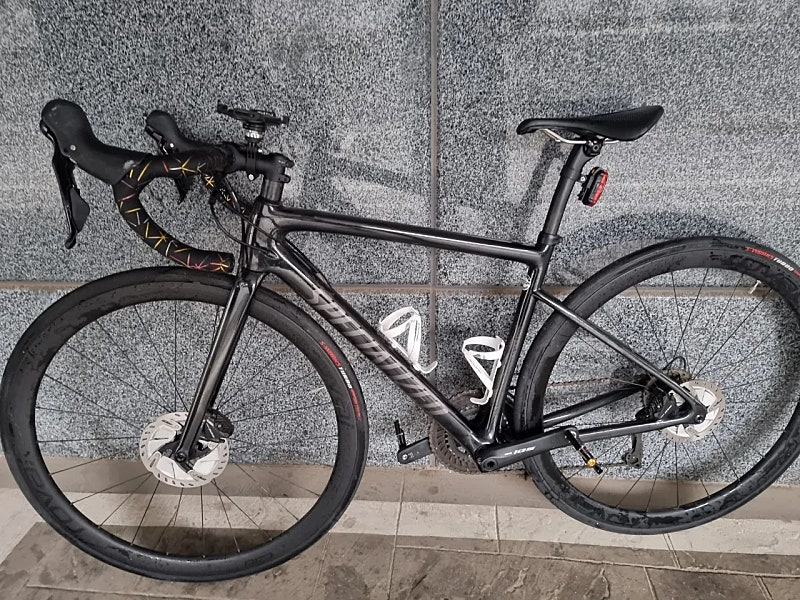 2022 스페셜라이즈드 타막스포츠 49사이즈 로발카본휠 및 풀업글차 판매합니다. 이미지