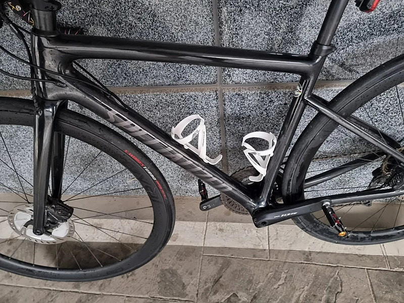 2022 스페셜라이즈드 타막스포츠 49사이즈 로발카본휠 및 풀업글차 판매합니다. 이미지