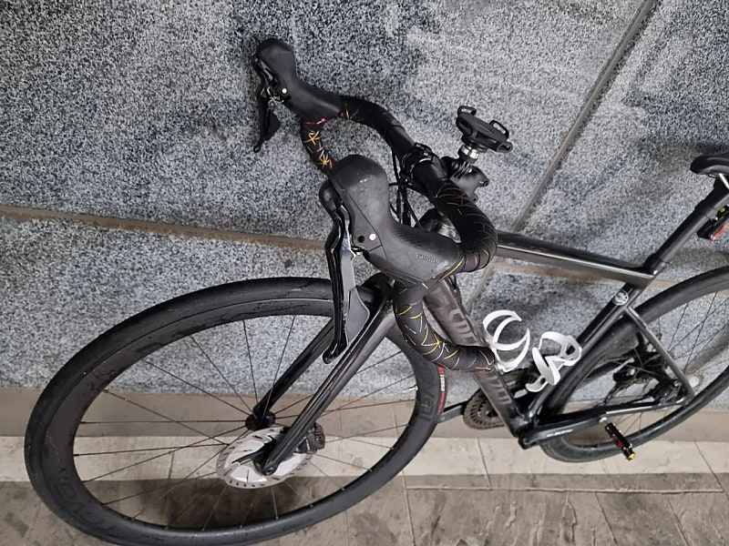 2022 스페셜라이즈드 타막스포츠 49사이즈 로발카본휠 및 풀업글차 판매합니다. 이미지