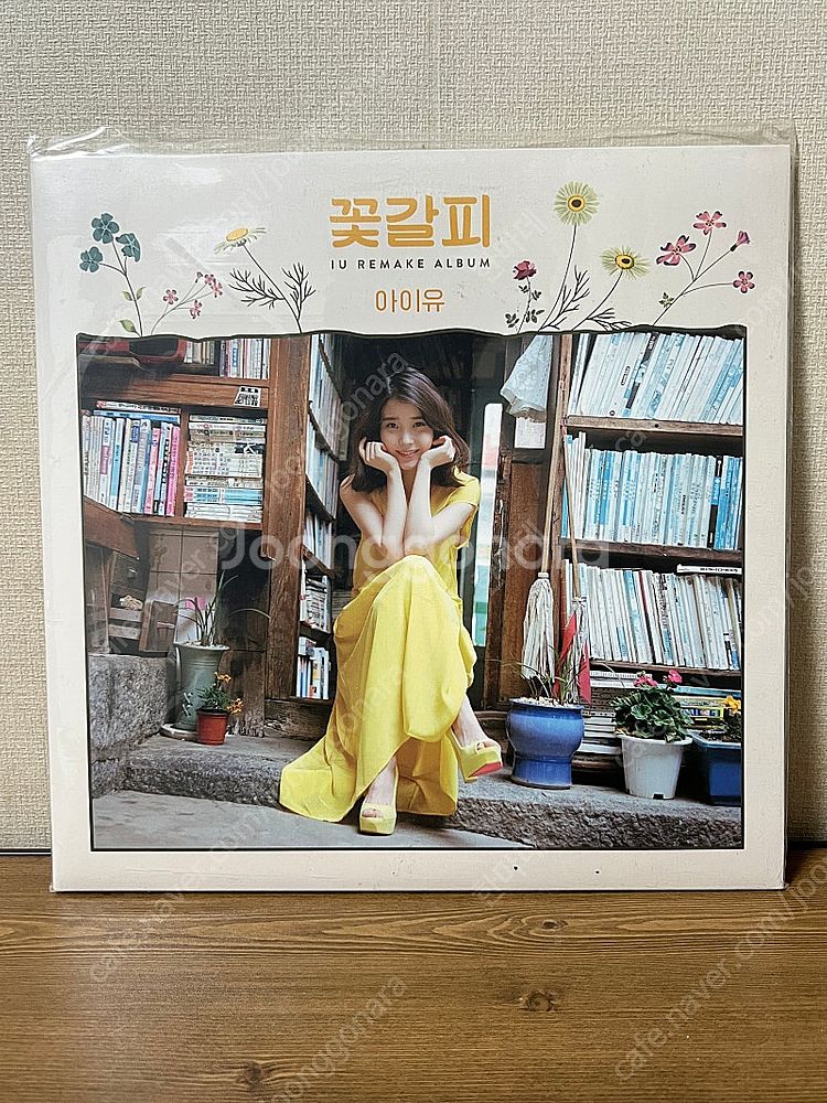 아이유 꽃갈피LP 로엔버전 판매합니다--0