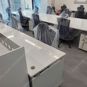 사무실 가구들 (책상/파티션/의자등)