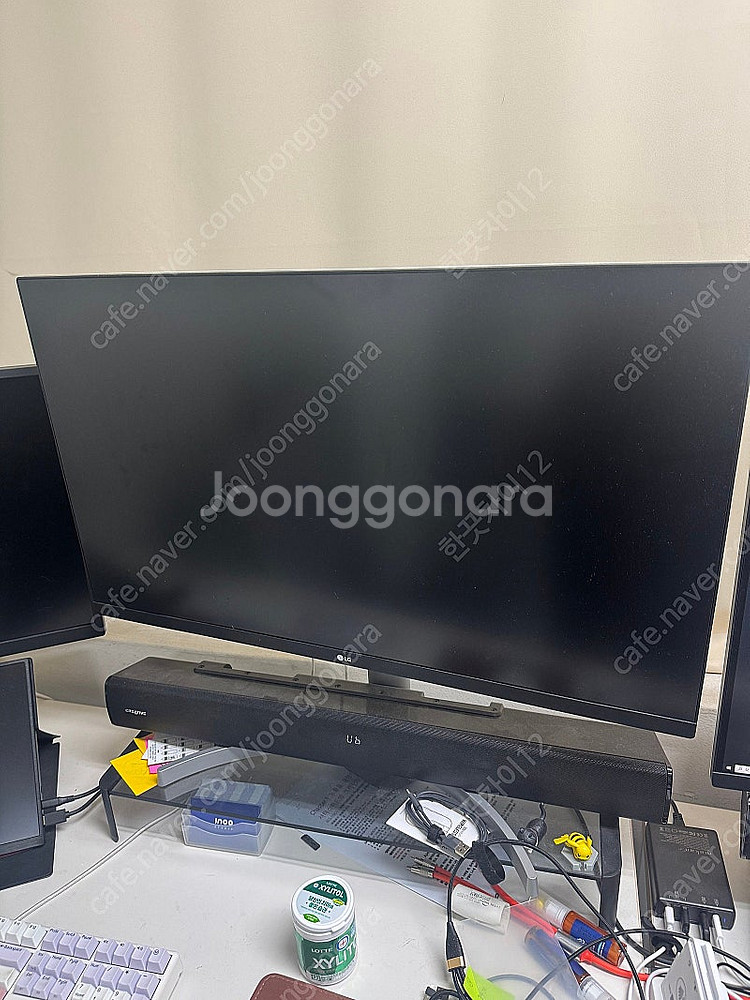 LG 4K 작업용 모니터 팝니다. 27인치, 32인치 ...--0