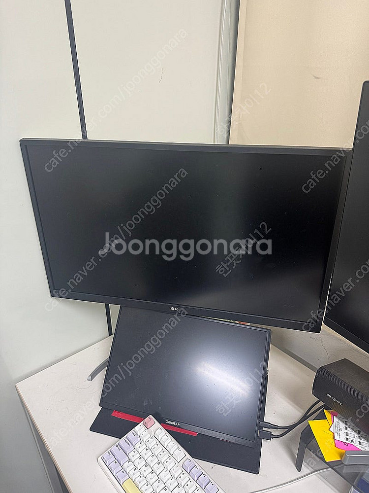 LG 4K 작업용 모니터 팝니다. 27인치, 32인치 ...--1
