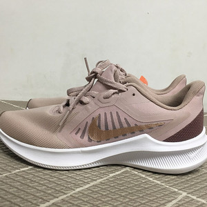 새상품 NIKE 나이키 우먼스 런닝화 255
