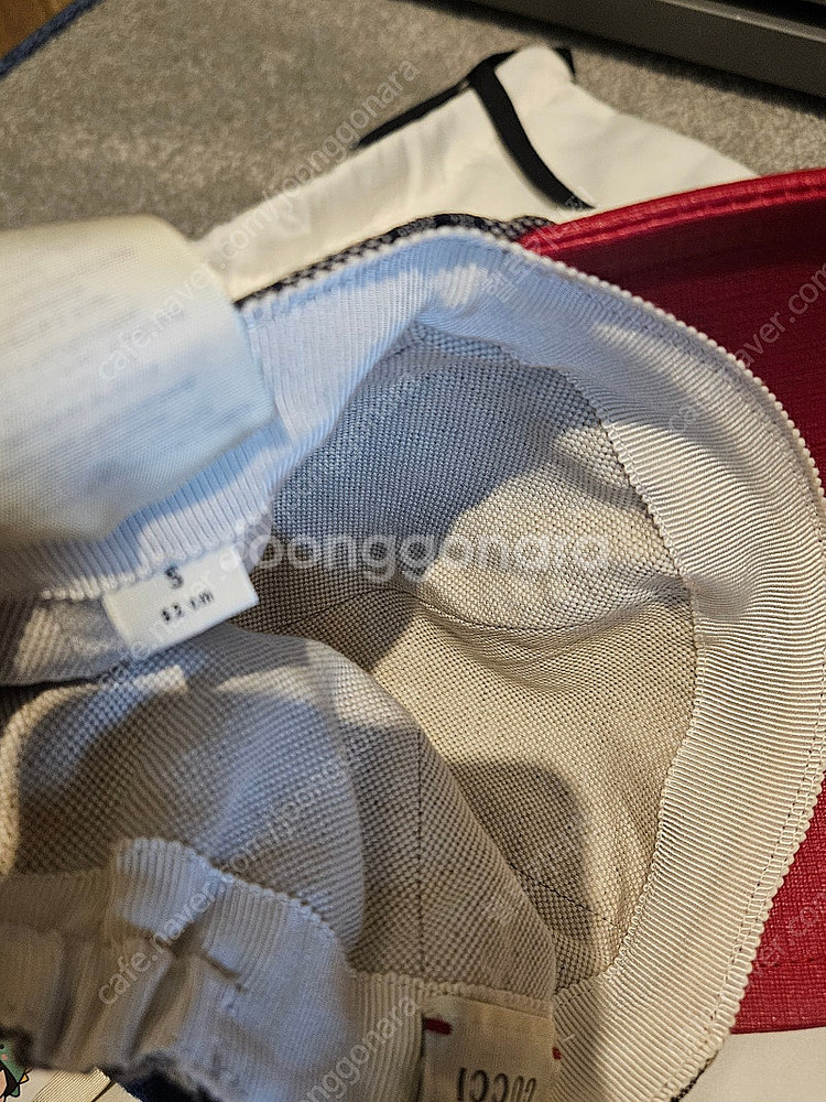 (정품) 구찌 모자 버버리 티 코트 몽클 점퍼등등 상태...--2