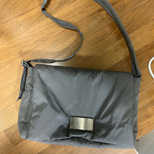 마뗑킴 빅 패딩 메신저 백 차콜