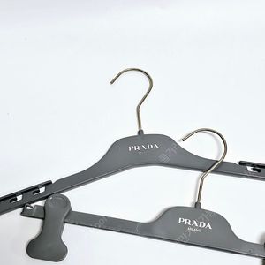 프라다 옷걸이 세트