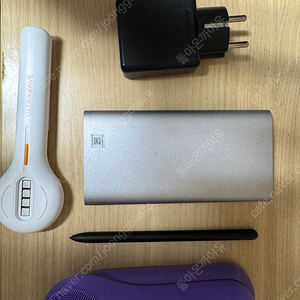10000mah 삼성 보조배터리, 갤럭시 s7 탭 펜슬, 아트뮤 접지 충전기기타 등등 같이 팔아요