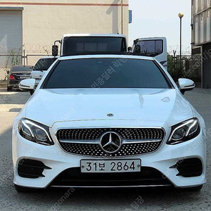 벤츠 E클래스 중고 벤츠 중고 흰색 2018년식 64,232km E220d 카브리올레 중고차시세가격