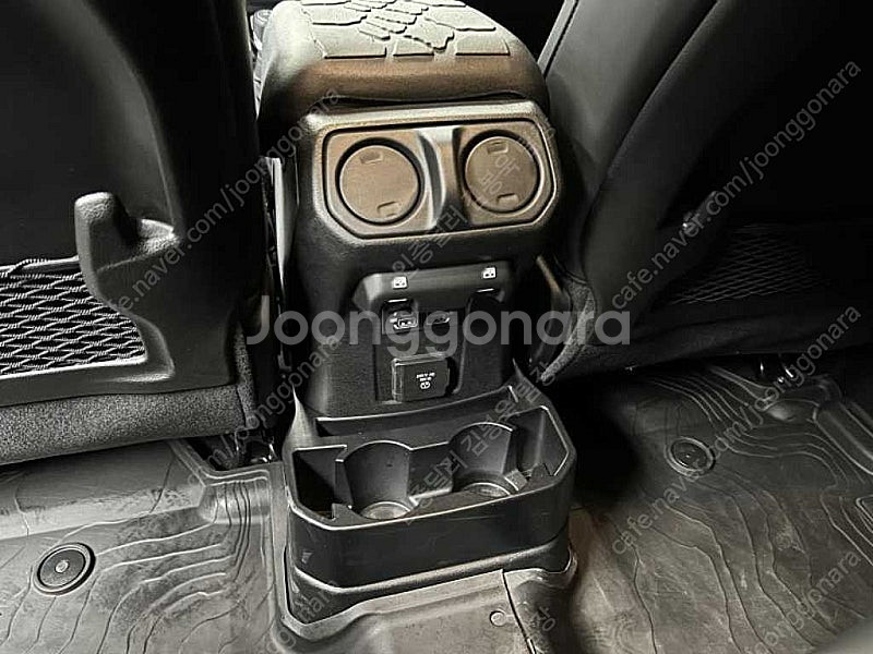 지프 랭글러 중고 랭글러 루비콘 중고 흰색 2024년식...--5