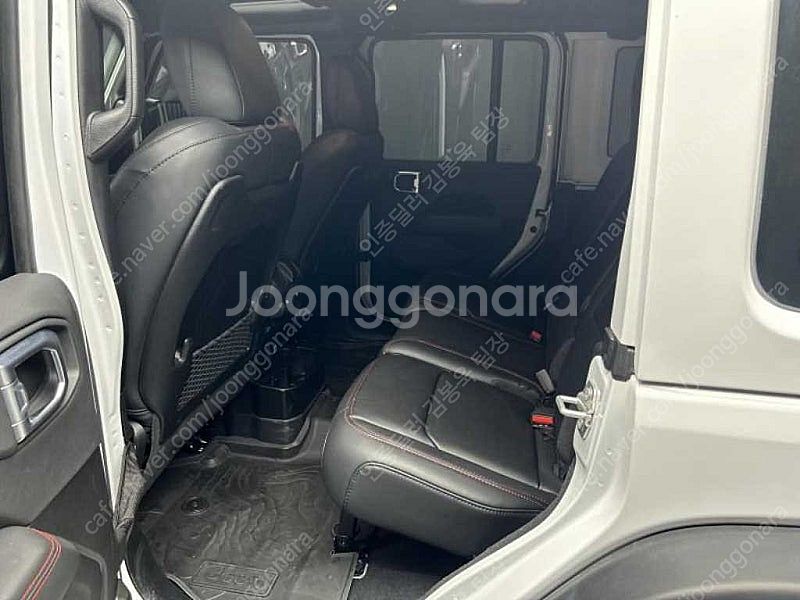 지프 랭글러 중고 랭글러 루비콘 중고 흰색 2024년식...--7