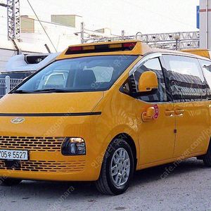 어린이보호차 중고 스타리아 중고차 노란색 2023년식 23,299km 15인승 어린이 보호차량 중고자동차
