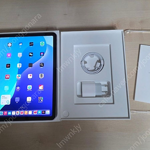 아이패드 에어 11인치 M3 퍼플 128GB WIFI 판매합니다.