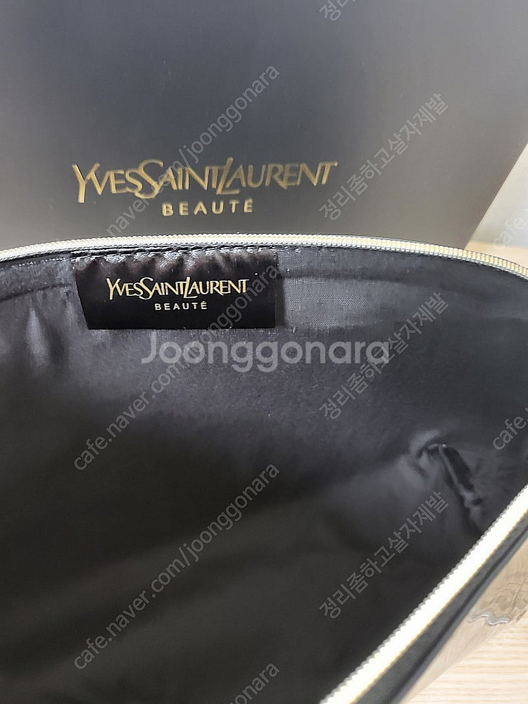 정품) 새상품 입생로랑 블랙 파우치 (코스메틱)--2