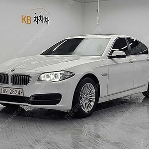 BMW 5시리즈 중고차 할부 520d 개인사업자 차량구매 수입중고차 흰색 2015년식 520d xDrive 중고차량
