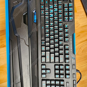 로지텍 g910 게이밍 키보드 팝니다.