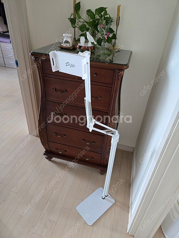 휴대폰 태블릿 거치대 스탠드형--1