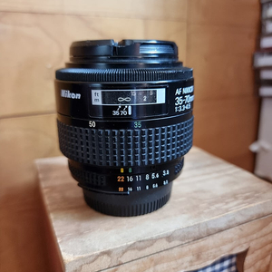 니콘 AF 35-70 F3.3-4.5 렌즈 판매합니다ㅡ45000원