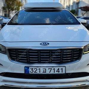 더뉴 카니발 중고 가격 중고 카니발 흰색 2019년식 디젤 9인승 하이리무진 노블레스 스페셜 수원중고차