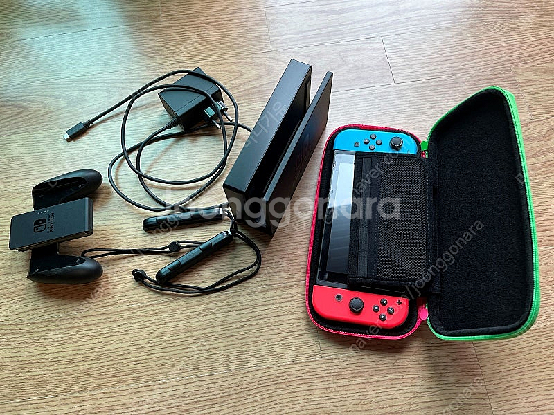 닌텐도 스위치 구형+ 삼성 128g + 스플래툰 파우치 팝니다.--1