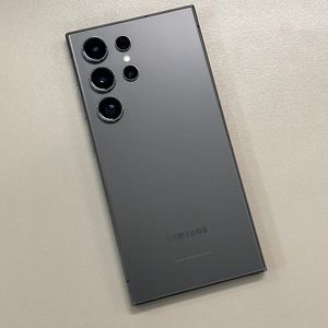 갤럭시S24울트라 티타늄블랙색상 256용량 24년5월개통 미파손 무잔상 최저가 70만 판매합니다