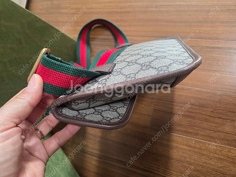 구찌 정품 슈프림 벨트백 판매합니다--6