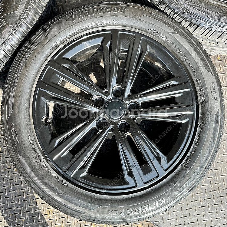 17인치 BMW 220I 유광블랙 중고휠타이어 1대분(...--3